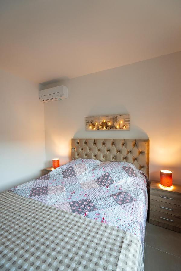 Superbe Appartement A 2 Pas Des Halles, Climatise, Terrasse, Garage Narbonne Exterior foto